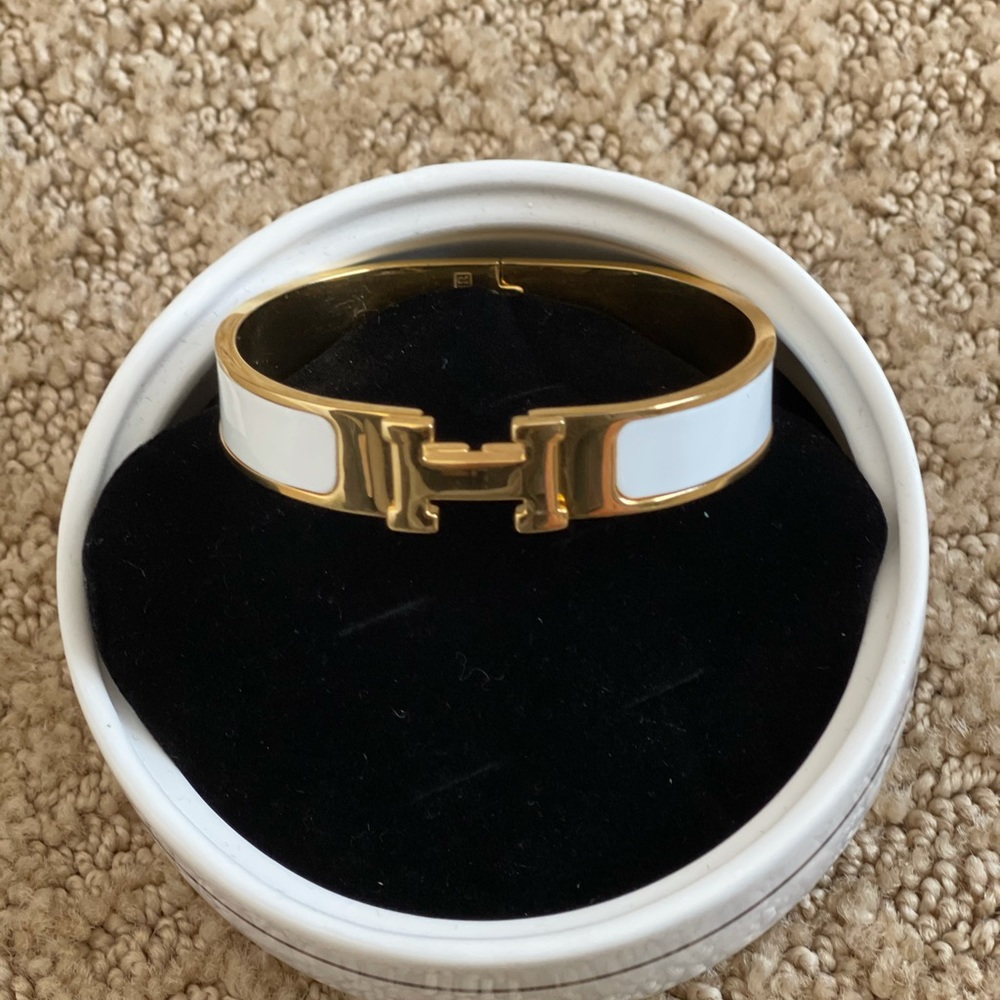 Clic H bracelet white enamel gold plated